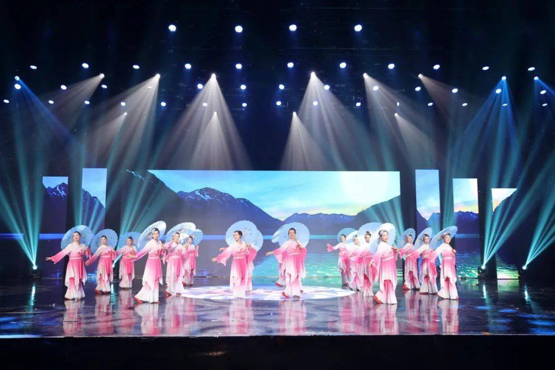 最新最炫民族風(fēng)廣場舞，舞動中的文化傳承與創(chuàng)新力量